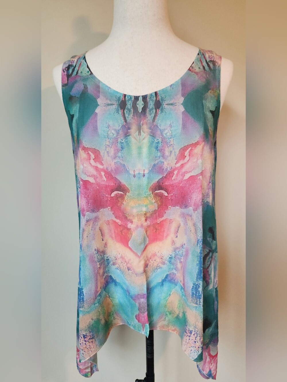 Soft Surroundings Medium Waterflower Silk Blend Sleeveless Handkerchief Hem Top